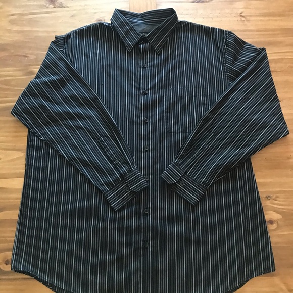 Navy blue VanHeusen stripped button down Sz. 2XLT - Picture 4 of 7